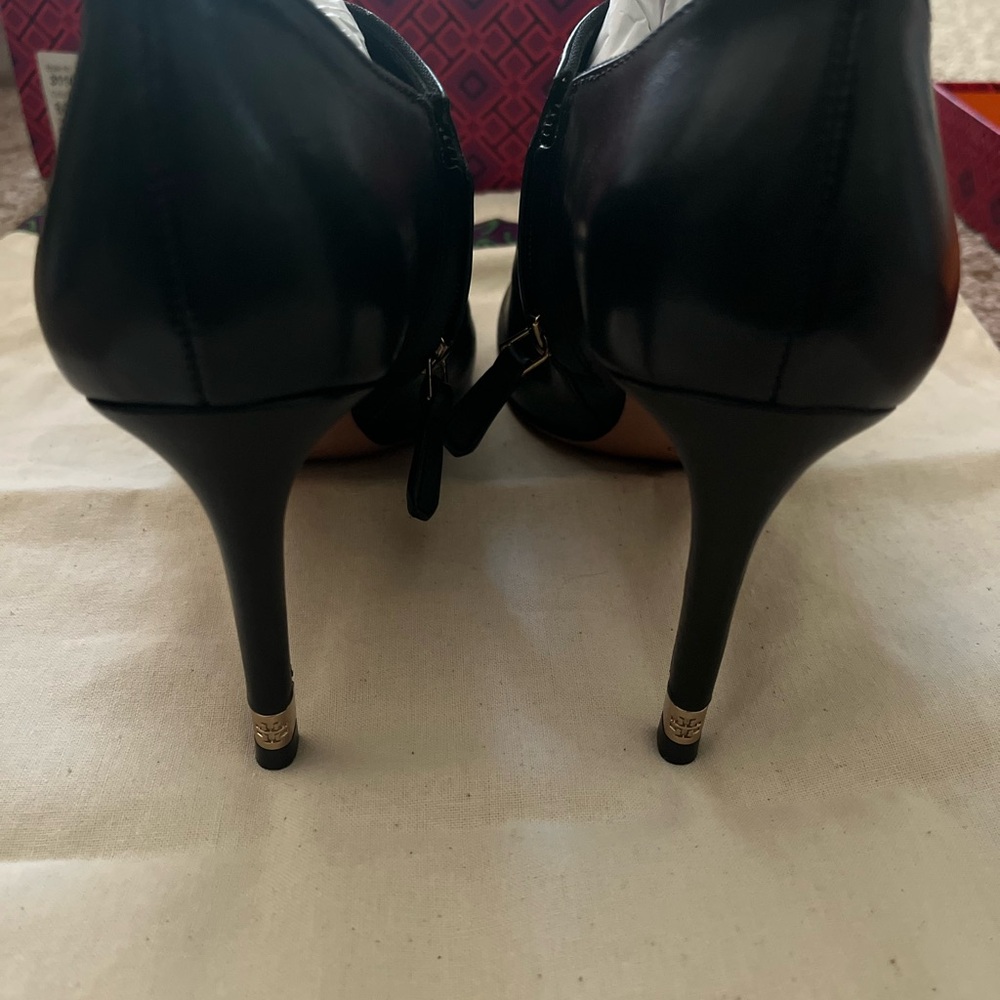 Like New Tory Burch Greenwich 85mm heel booties 7.5 - Picture 8 of 14